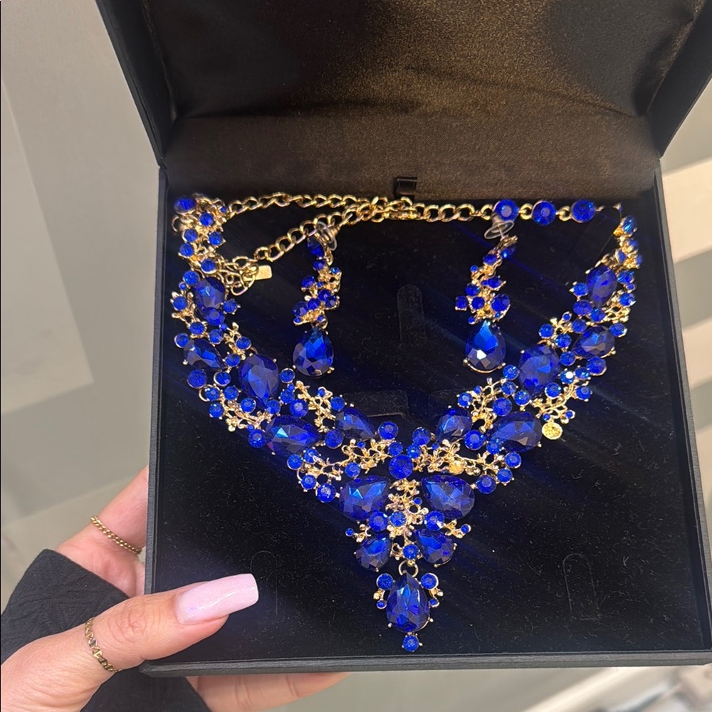 Elegant Blue and Gold Jewelry Set